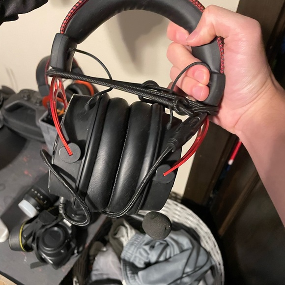 Hyperx headset bought and never used - Picture 3 of 4